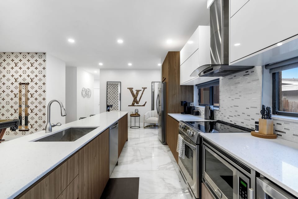Fully Equipped Gourmet Kitchen with Stainless Steel Appliances