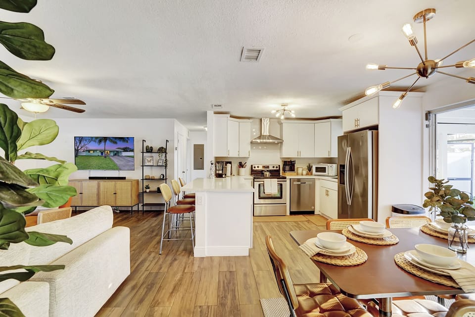 living room/kitchen with a view to the hallway.