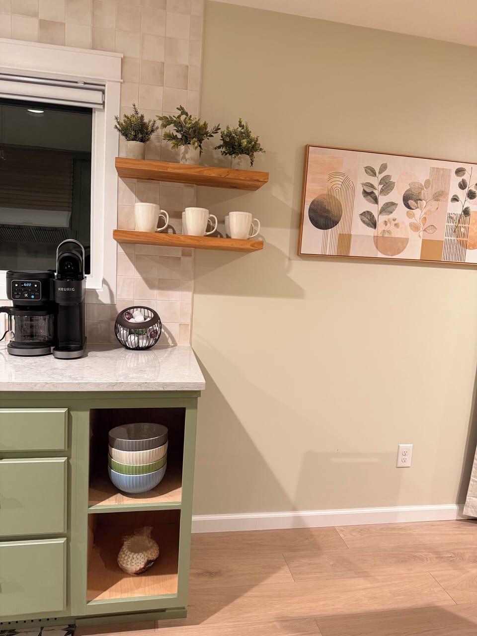 Keurig Duo Coffee maker brews k-cups or grounds