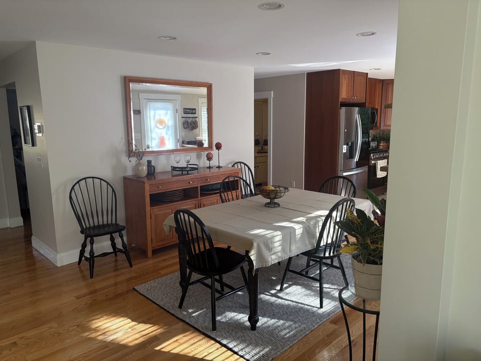 Dining Area-seats up to 8