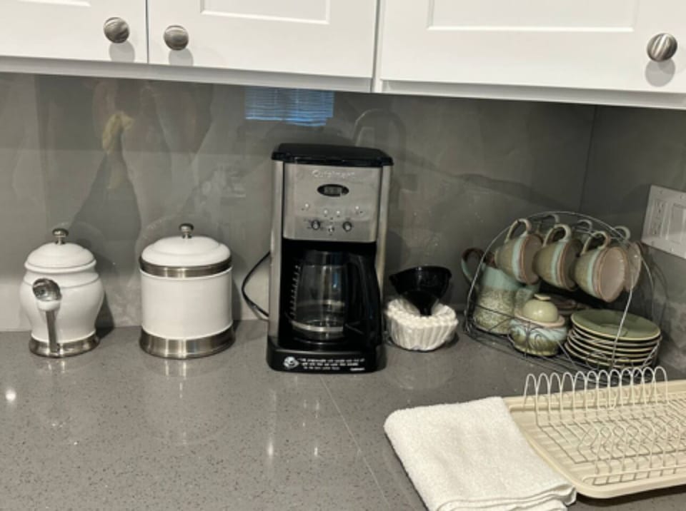 Coffee machine, canisters (coffee, tea and microwave popcorn)