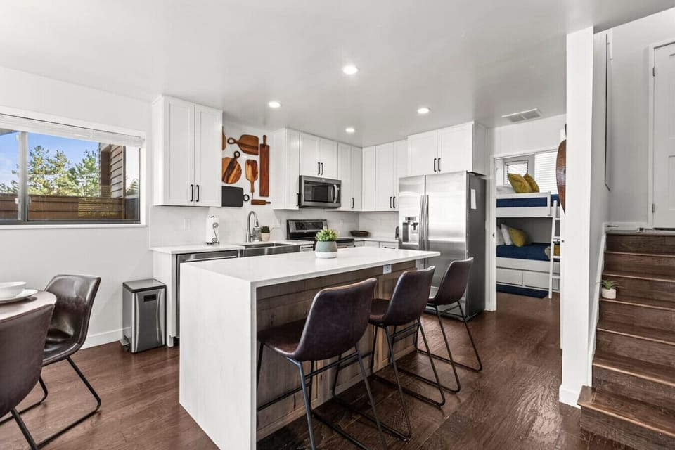Cozy fully stocked kitchen