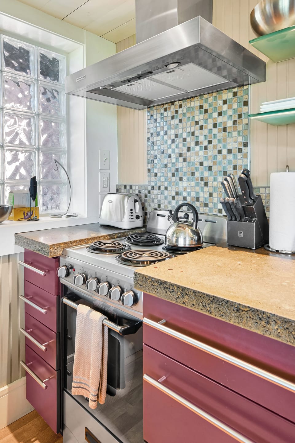 Small stove and oven for full cooking needs