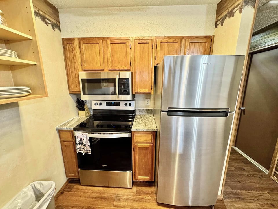 Nice Stainless appliances