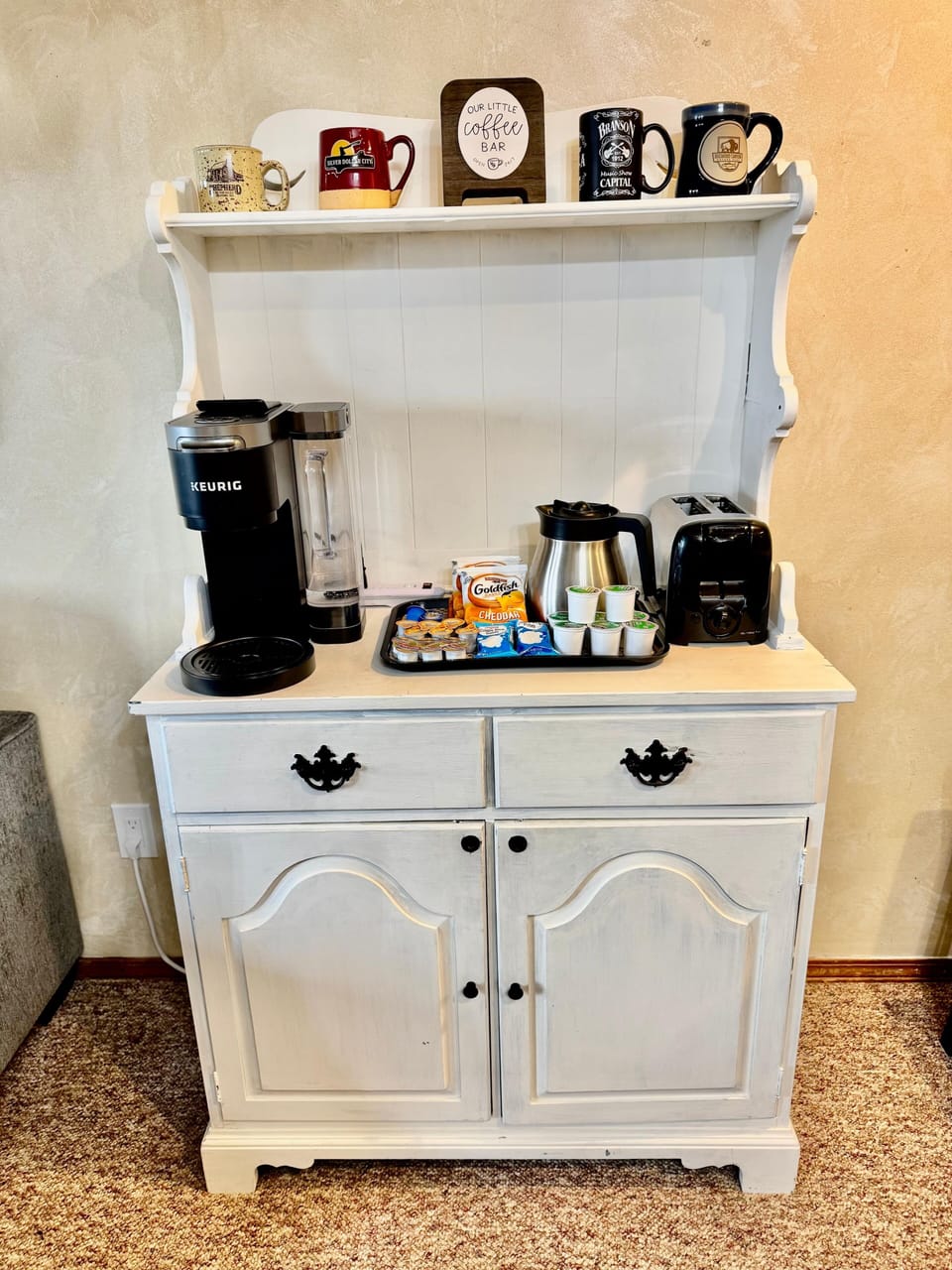 We have a Kureg duo that can do drip coffee as well as k cups. We supply a start supply of pods and creamer