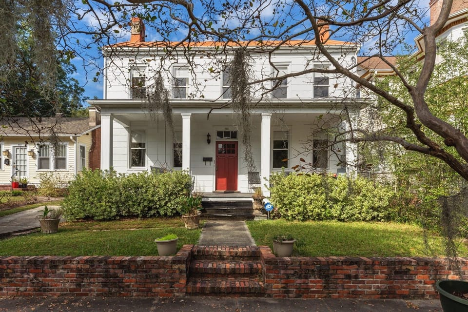 Unbeatable location with stunning views. Close to the battleship & downtown ILM.
