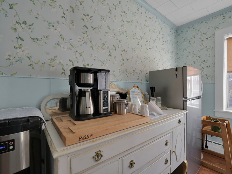 Shared kitchen of Old Library Inn
