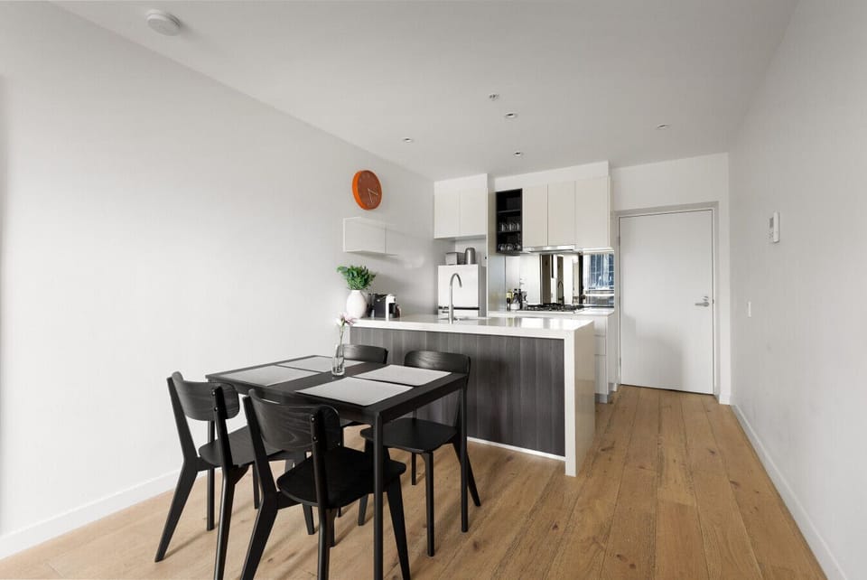 Kitchen / Dining Area
