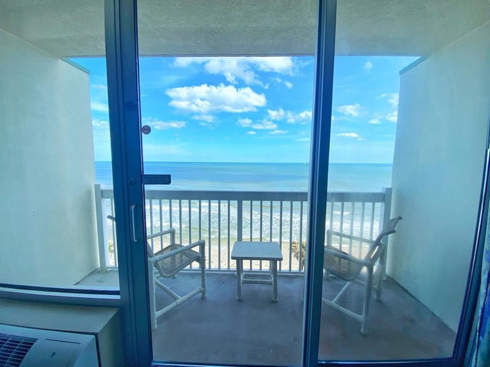 Comfort & stunning ocean views await you.
