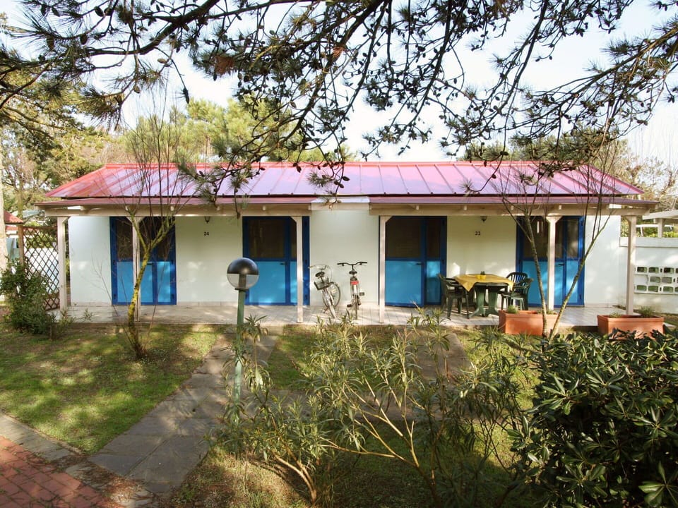 Property, House, Home, Real Estate, Building, Roof, Tree, Rural Area, Residential Area, Architecture