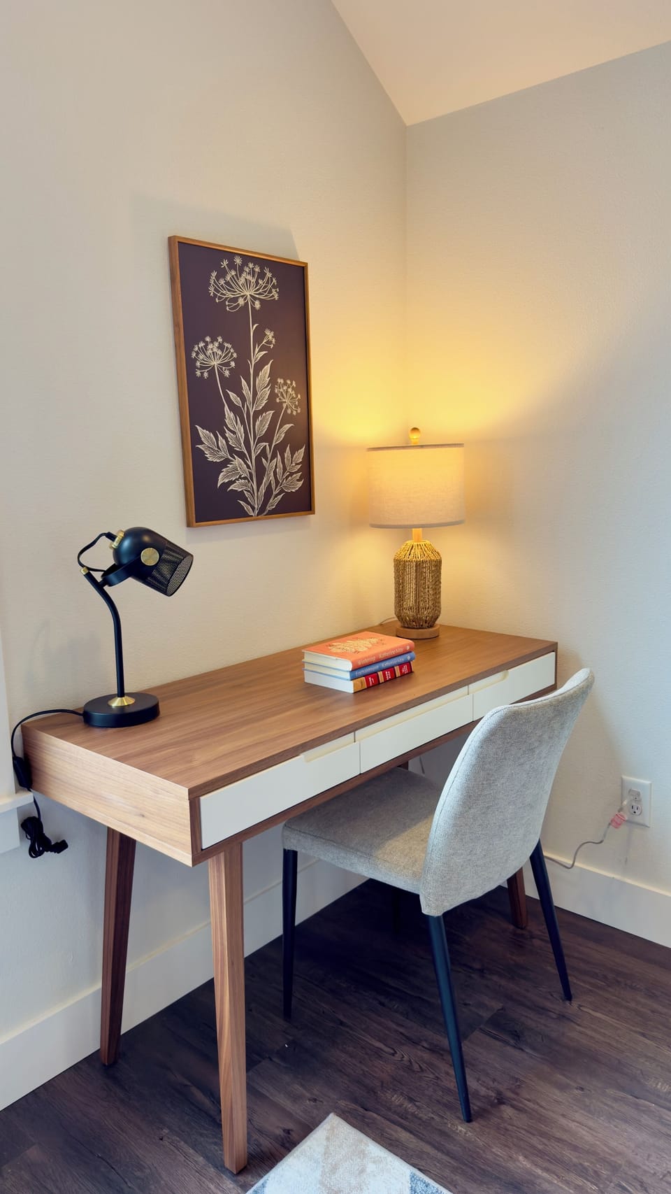 Dedicated work desk in the detached studio.