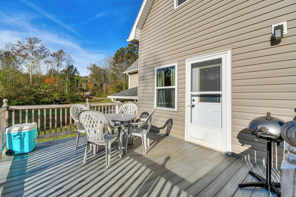 Morganton Vacation Rental | 4BR | 2.5BA | 2,000 Sq Ft | 6 Steps to Enter