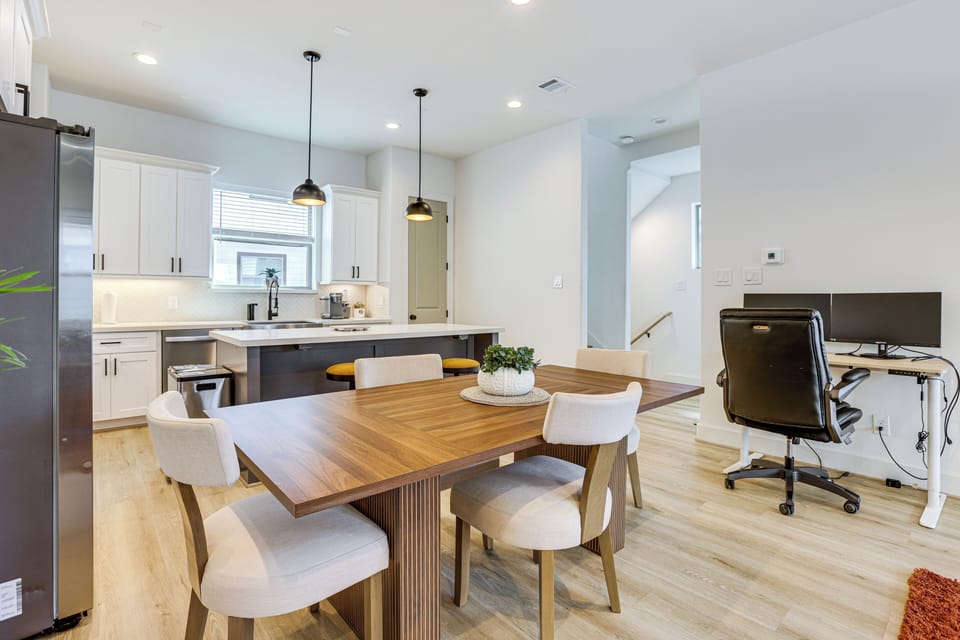 Dining Area | Dishware/Flatware Provided | Main Floor