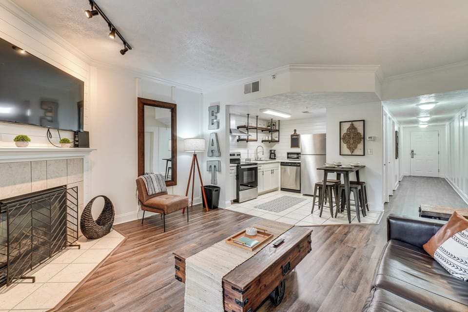 Living Room | Full Sleeper Sofa | Free WiFi