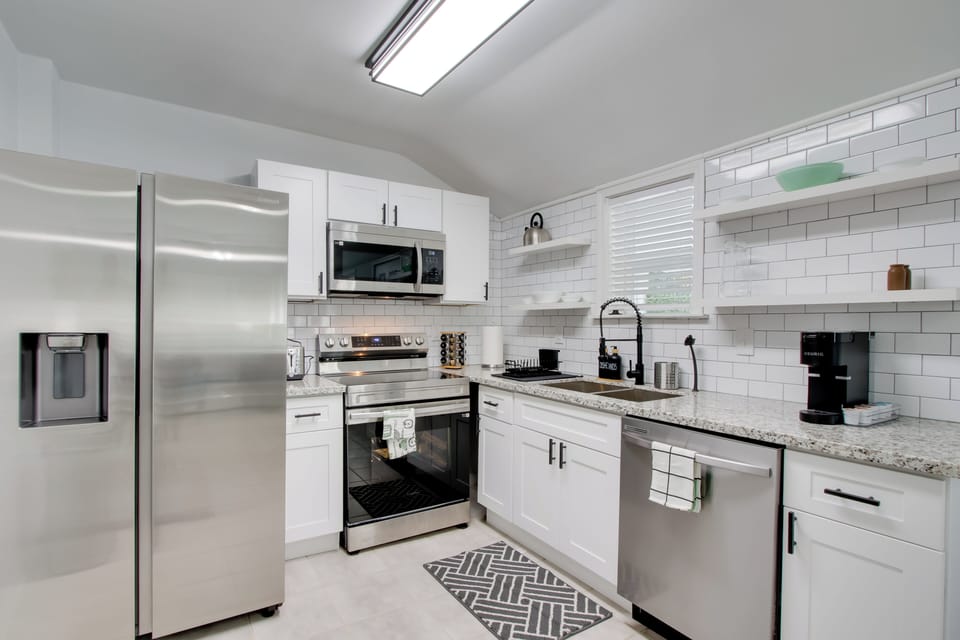 Kitchen | Free WiFi | Single-Story Unit