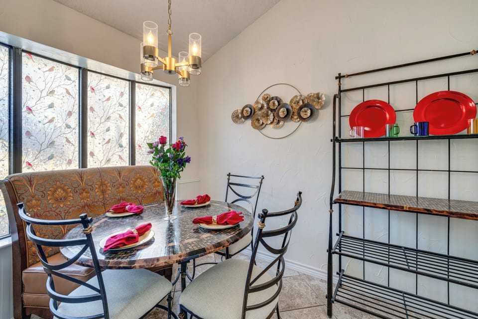 Dining Area | Dining Table