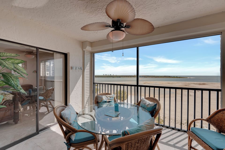 Hello Sunshine! Beachfront Fort Myers Beach Rental