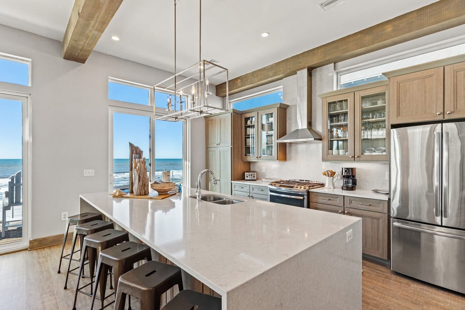 Kitchen with Breakfast Bar