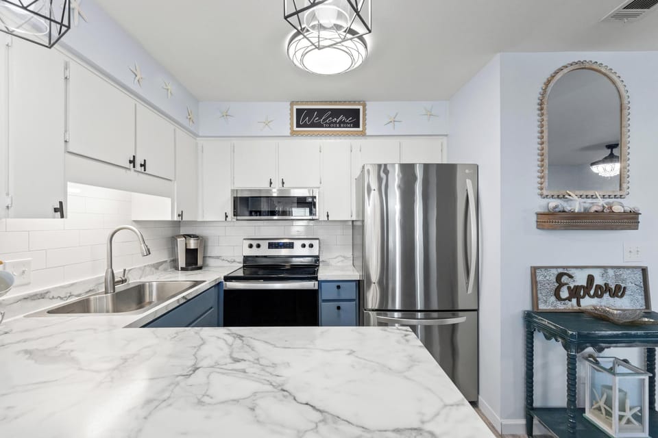 Kitchen with Breakfast Bar