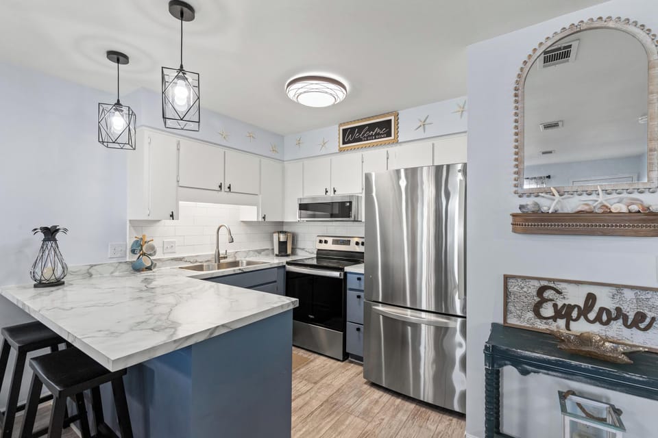 Kitchen with Breakfast Bar