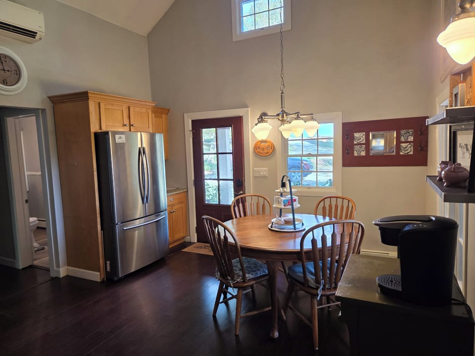 another angle of dining area and entrance door. 