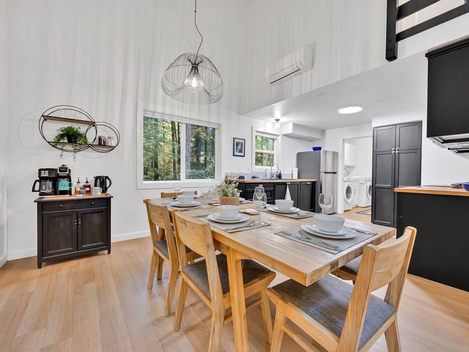 Open-concept dining and kitchen with modern appliances and plenty of seating.