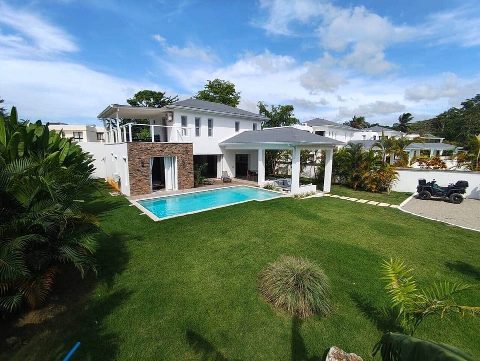 Villa Lyn - General View
