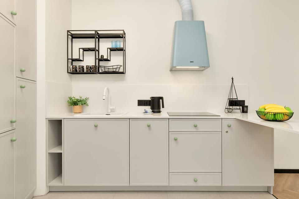 Fully equipped kitchen area – Compact, functional, and perfect for preparing meals at home.