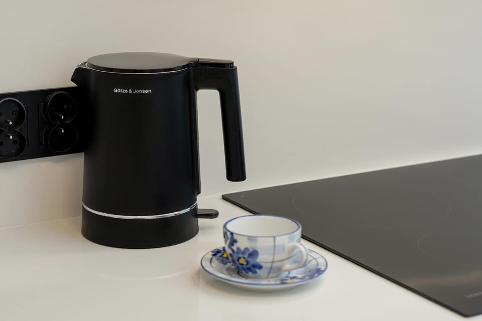 Coffee and tea corner – Wake up to the smell of fresh coffee every morning.