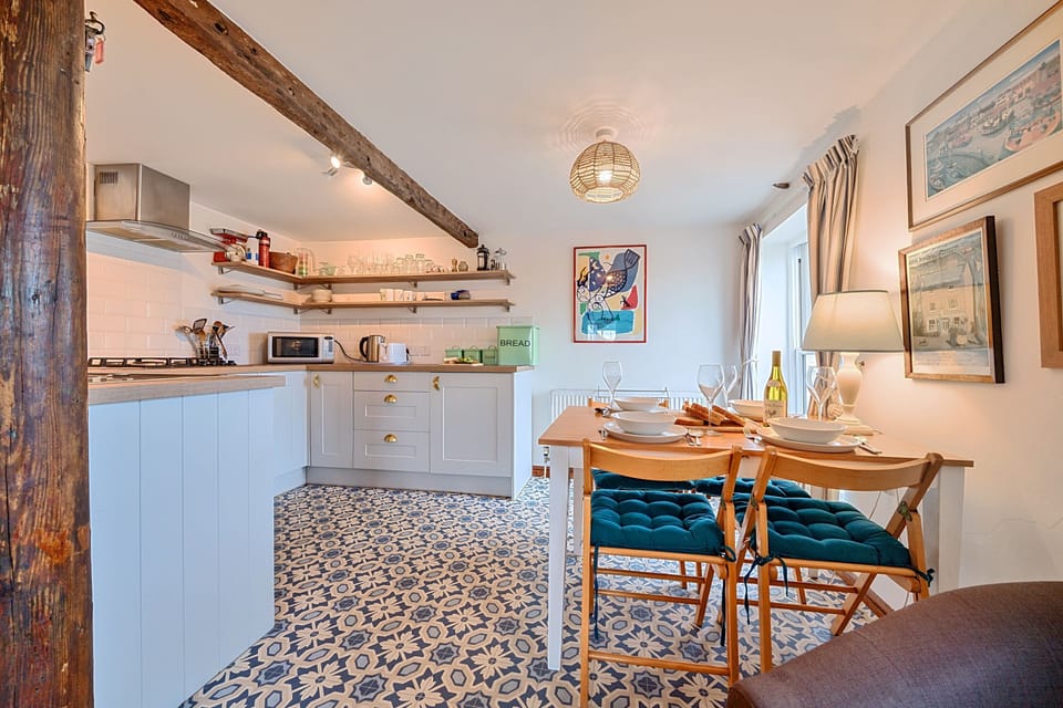 kitchen/dining area