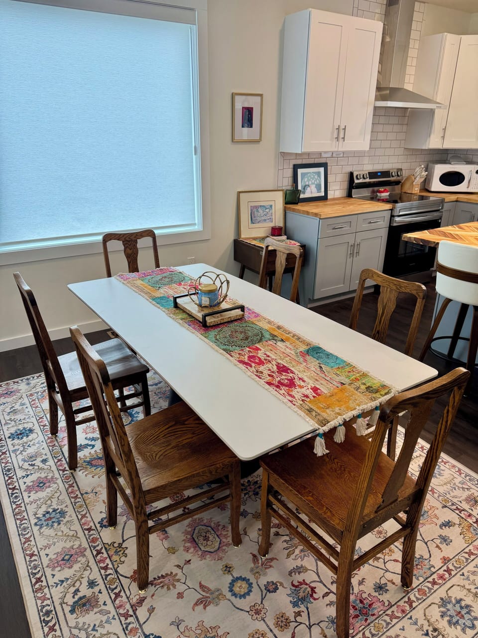 Dining table w/seating for 6