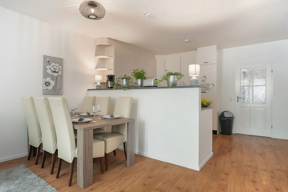 Discover Tilburg’s charm from this modern appartement near shops, food & poppodium.
