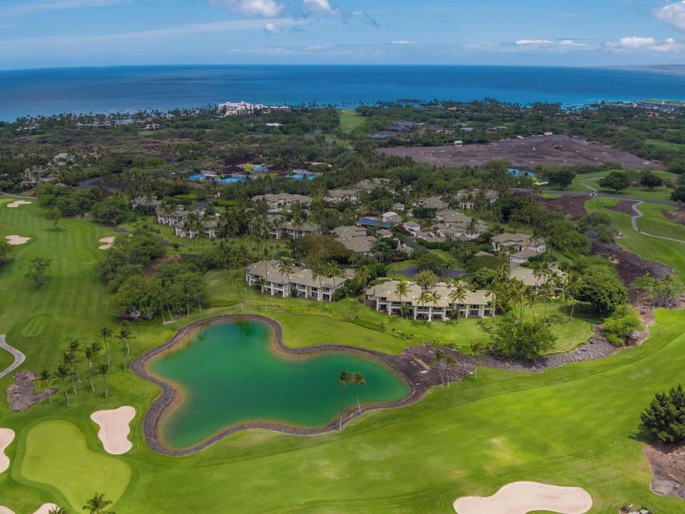 Surround yourself with the immaculate fairways and landscaping of the Mauna Lani Golf Club.