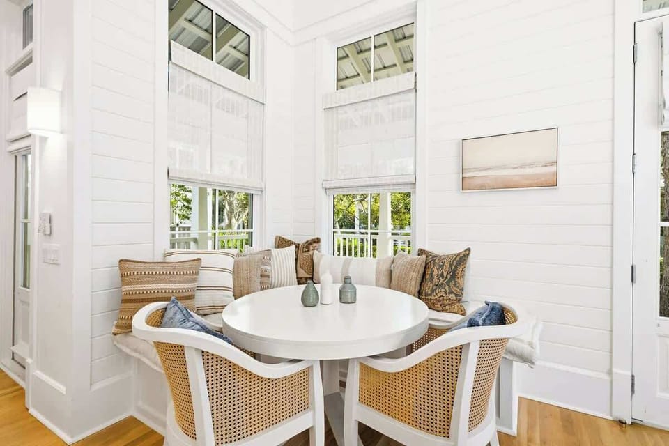 Dining seating for 4.