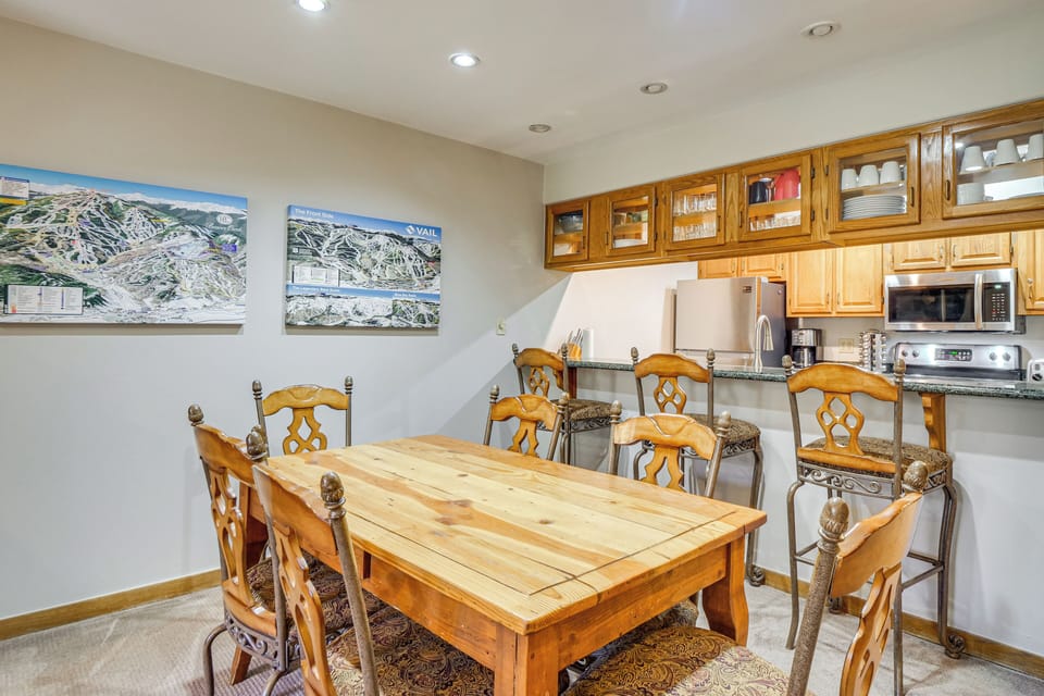 Dining Area | Dishware/Flatware Provided