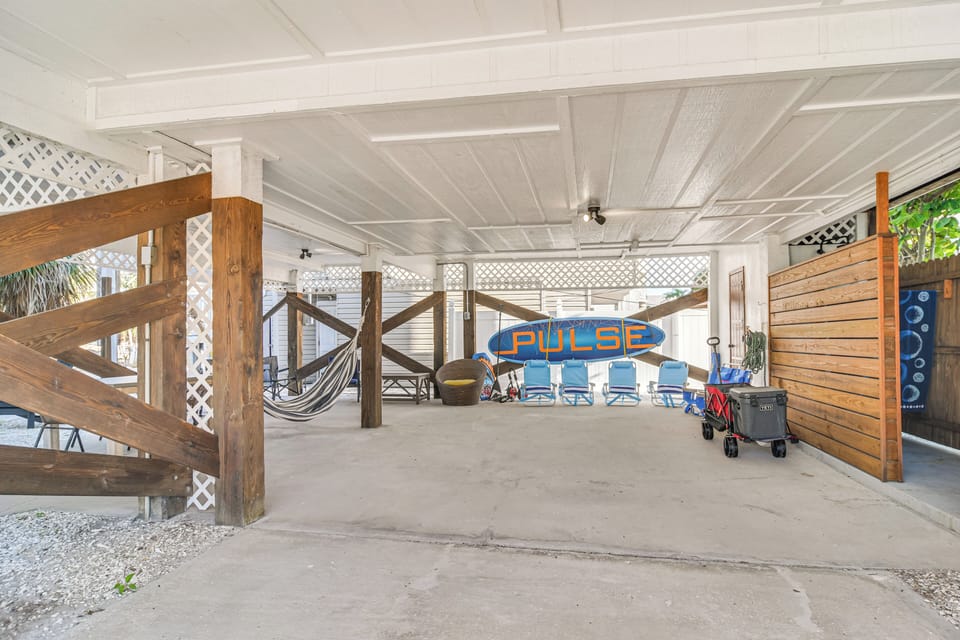 Private Patio | Beach Gear | Hammock | Paddleboard