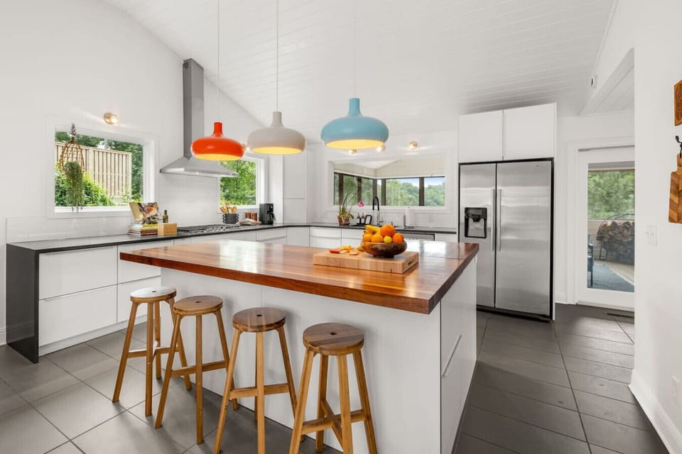 Cook, gather, and enjoy—this kitchen makes it easy.