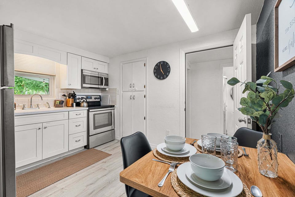Fully equipped kitchen for a night of cooking at home!