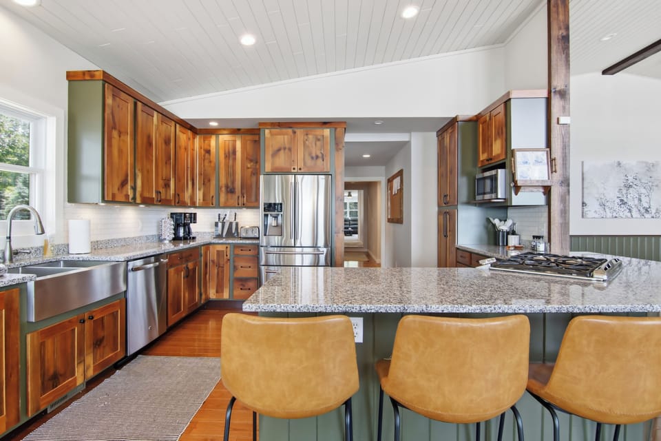 Stainless steel luxury appliances with full kitchen amenities and cookware / bakeware