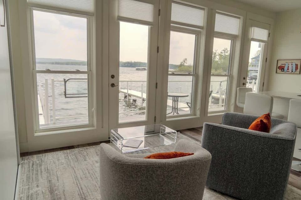 Lake Life, Modern Style! W/Hot tub and Kayaks! House in Oden