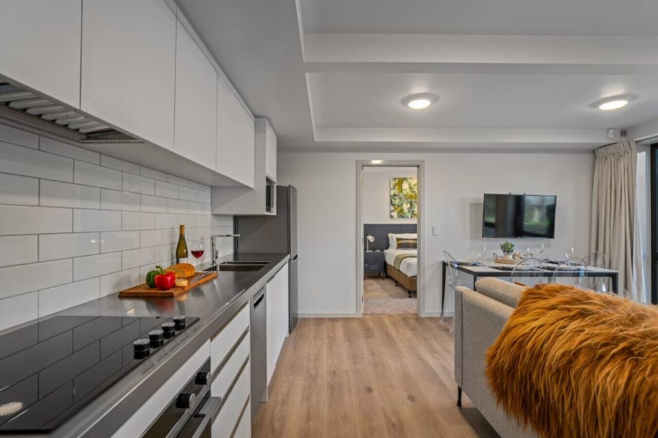 Modern Kitchen: Sleek design with stylish furniture