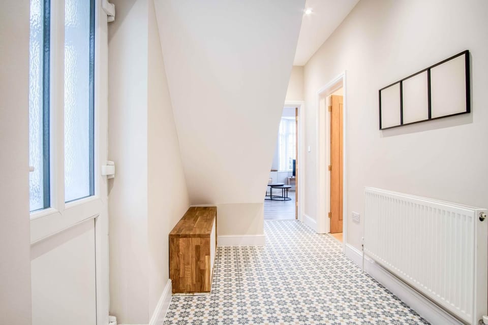 Seascape Retreat - 3 Bedroom Flat - Porthcawl (8812)