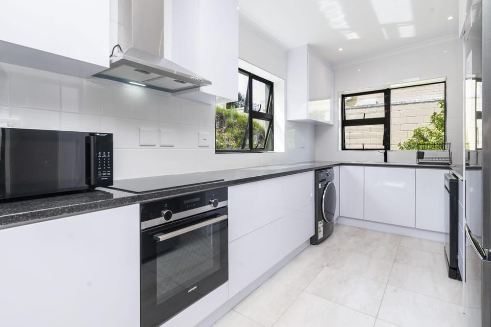 Glen Marine Top-Floor with Ocean & Mountain Views (30805)