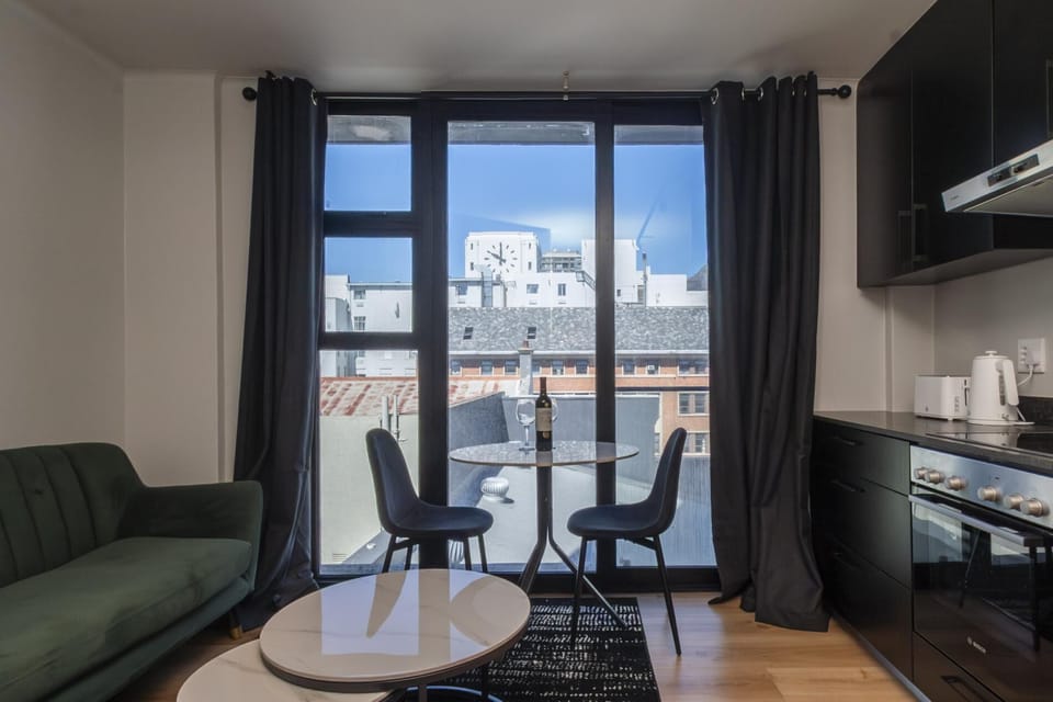 Rooftop Pool, Modern City Studio at The Tokyo (31021)