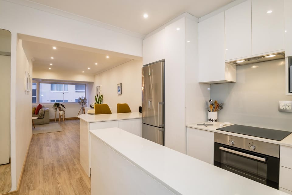 Lido Court 1-Bed Apartment with parking Sea Point (31060)