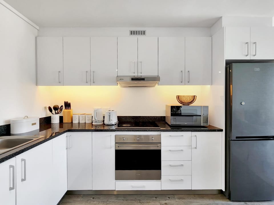 Castle Rock Modern 2-Bed Apartment with Pool (32169)