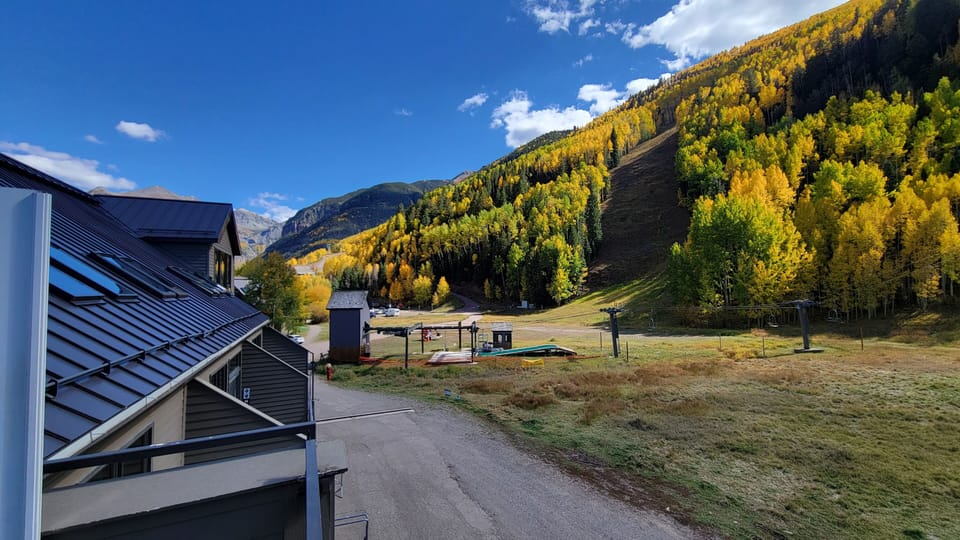 Steps to the lift