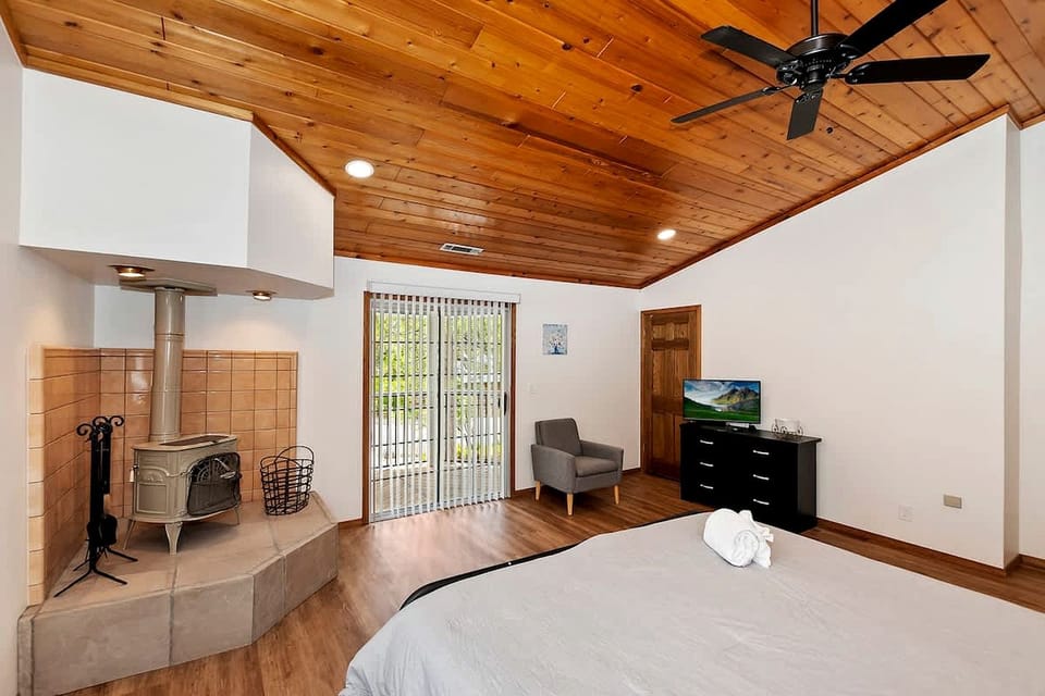 Big Bear Playground: Cabin Ideal for Family and Friends' Playtime Cabin in Big Bear