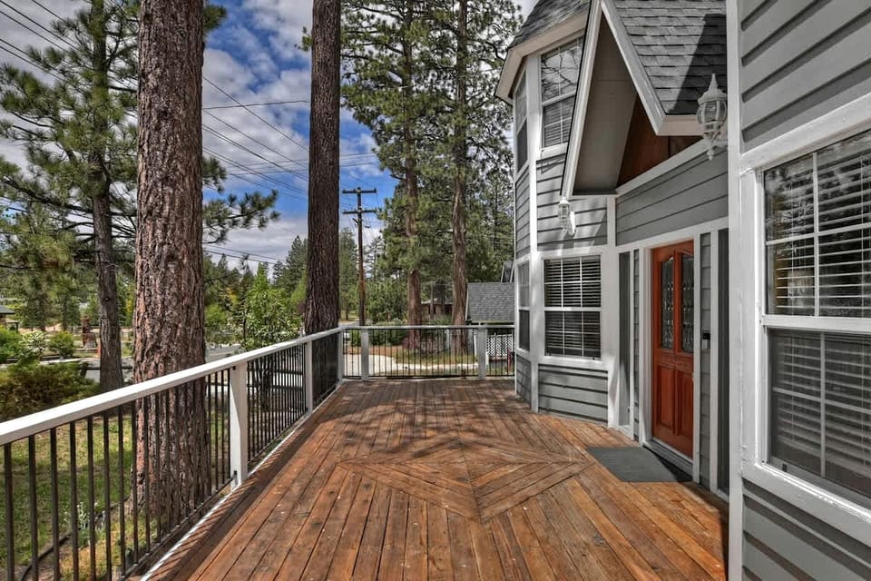 Big Bear Playground: Cabin Ideal for Family and Friends' Playtime Cabin in Big Bear