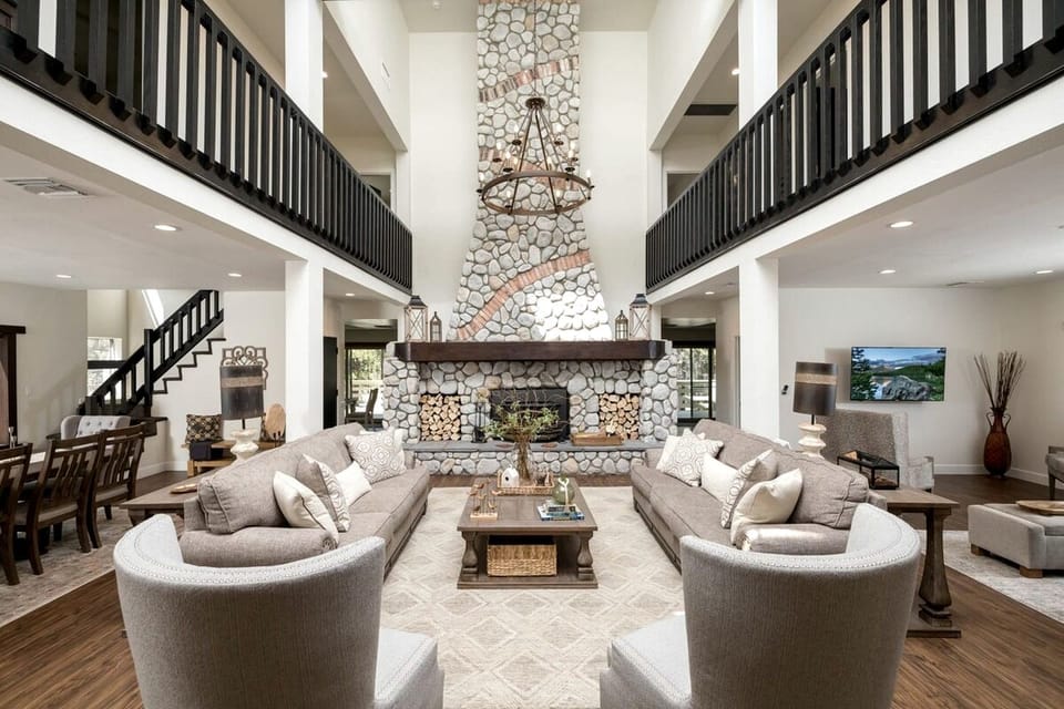 Luxurious Cabin with Game Room, Amazing Deck and Spa in California Cabin in Big Bear